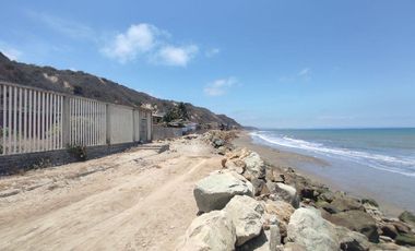 terreno frente al mar de venta en crucita