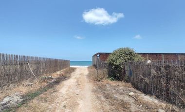 terreno frente al mar de venta en crucita