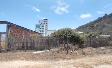 terreno frente al mar de venta en crucita