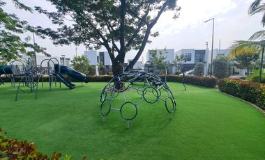 VENDO CASA EN URB. LA COSTA - SAMBORONDON.