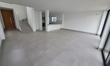 VENDO CASA EN URB. LA COSTA - SAMBORONDON.