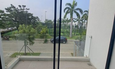 VENDO CASA EN URB. LA COSTA - SAMBORONDON.