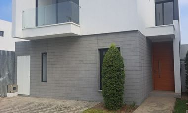 VENDO CASA EN URB. LA COSTA - SAMBORONDON.