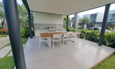 VENDO CASA EN URB. LA COSTA - SAMBORONDON.