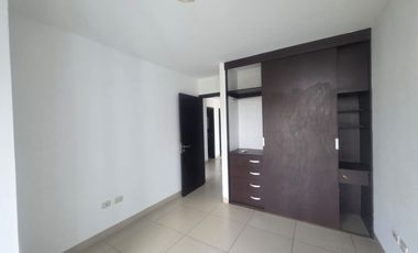 Samborondon, Renta de departamento 3 dormitorios sin muebles con vista piscina