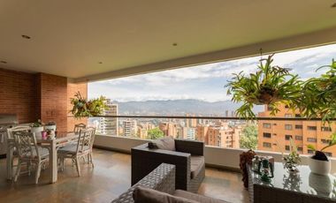Apartamento en Venta, Poblado, Vista garantizada y acabados de Lujo.