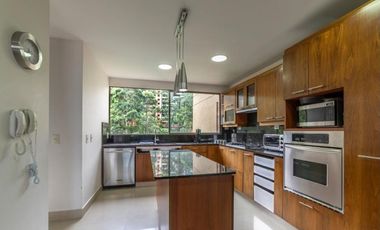 Apartamento en Venta, Poblado, Vista garantizada y acabados de Lujo.