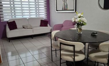 Residencia con Recamara en Planta Baja en Excelente Estado