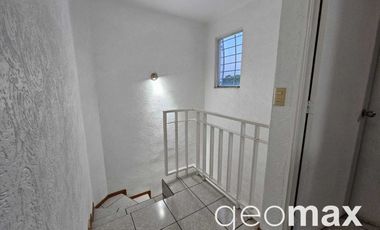 Residencia con Recamara en Planta Baja en Excelente Estado