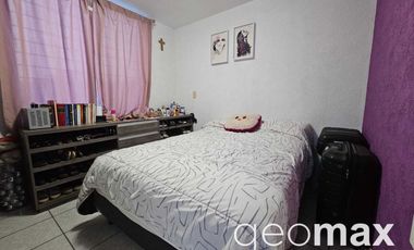 Residencia con Recamara en Planta Baja en Excelente Estado