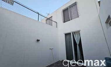 Residencia con Recamara en Planta Baja en Excelente Estado