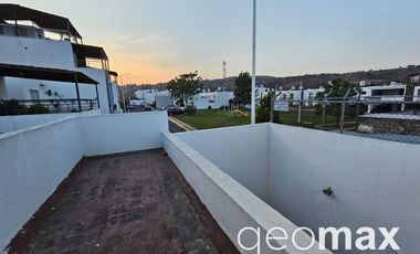 Residencia con Recamara en Planta Baja en Excelente Estado