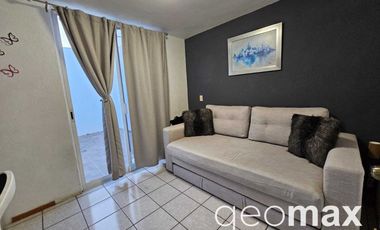 Residencia con Recamara en Planta Baja en Excelente Estado