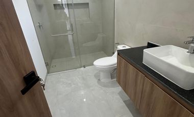 Renta casa en Senderos de Monte Verde