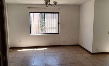 CASA EN RENTA PARA CASA HABITACION U OFICINAS  EXCELENTE UBICACION