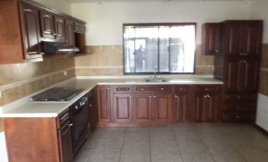 CASA EN RENTA PARA CASA HABITACION U OFICINAS  EXCELENTE UBICACION