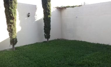 CASA EN RENTA PARA CASA HABITACION U OFICINAS  EXCELENTE UBICACION