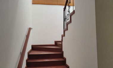 CASA EN RENTA PARA CASA HABITACION U OFICINAS  EXCELENTE UBICACION