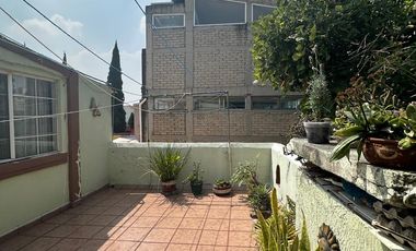 Oportunidad de inversión en Iztacalco CDMX, Casa con uso mixto ideal para negocio o desarrollo habitacional