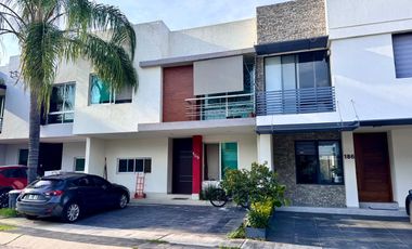 Habitación en renta en Valle Esmeralda, Zona Real, Zapopan