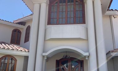 CASA EN VENTA EN PIEDRA SANTA - YANAHUARA - AREQUIPA