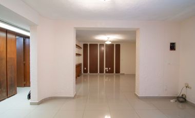 Departamento en Venta en Planta Baja en Jardines del Bosque, Guadalajara