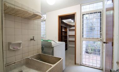 Departamento en Venta en Planta Baja en Jardines del Bosque, Guadalajara