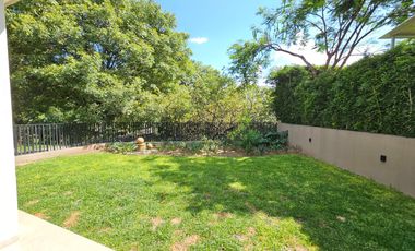 LAS CAÑADAS CASA EN VENTA SEMINUEVA EN COTO LA PRADERA CON ACABADOS DE LUJO