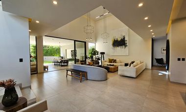 LAS CAÑADAS CASA EN VENTA SEMINUEVA EN COTO LA PRADERA CON ACABADOS DE LUJO