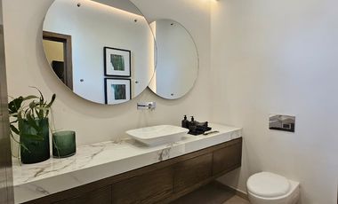 LAS CAÑADAS CASA EN VENTA SEMINUEVA EN COTO LA PRADERA CON ACABADOS DE LUJO