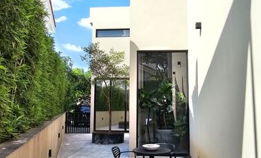 LAS CAÑADAS CASA EN VENTA SEMINUEVA EN COTO LA PRADERA CON ACABADOS DE LUJO