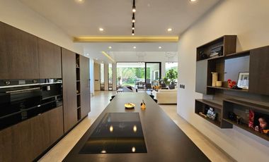 LAS CAÑADAS CASA EN VENTA SEMINUEVA EN COTO LA PRADERA CON ACABADOS DE LUJO