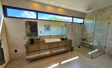 LAS CAÑADAS CASA EN VENTA SEMINUEVA EN COTO LA PRADERA CON ACABADOS DE LUJO