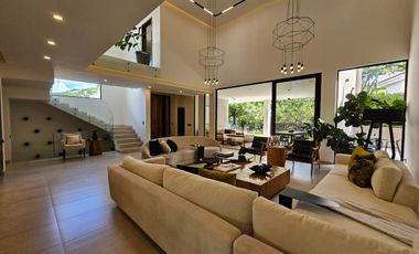 LAS CAÑADAS CASA EN VENTA SEMINUEVA EN COTO LA PRADERA CON ACABADOS DE LUJO