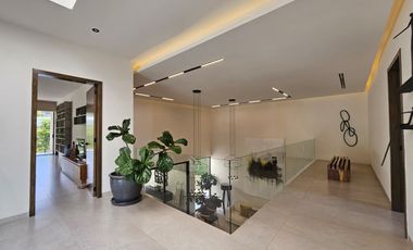 LAS CAÑADAS CASA EN VENTA SEMINUEVA EN COTO LA PRADERA CON ACABADOS DE LUJO