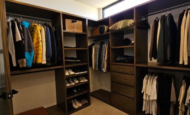 LAS CAÑADAS CASA EN VENTA SEMINUEVA EN COTO LA PRADERA CON ACABADOS DE LUJO