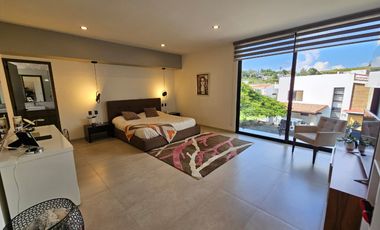 LAS CAÑADAS CASA EN VENTA SEMINUEVA EN COTO LA PRADERA CON ACABADOS DE LUJO