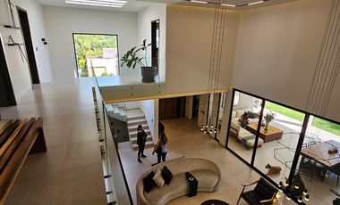 LAS CAÑADAS CASA EN VENTA SEMINUEVA EN COTO LA PRADERA CON ACABADOS DE LUJO