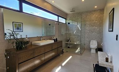 LAS CAÑADAS CASA EN VENTA SEMINUEVA EN COTO LA PRADERA CON ACABADOS DE LUJO