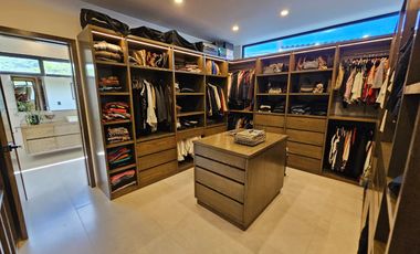 LAS CAÑADAS CASA EN VENTA SEMINUEVA EN COTO LA PRADERA CON ACABADOS DE LUJO