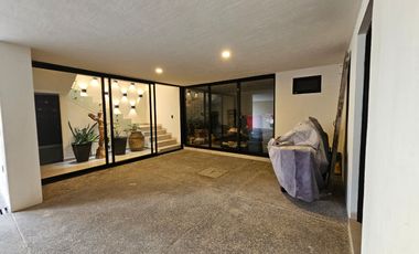 LAS CAÑADAS CASA EN VENTA SEMINUEVA EN COTO LA PRADERA CON ACABADOS DE LUJO