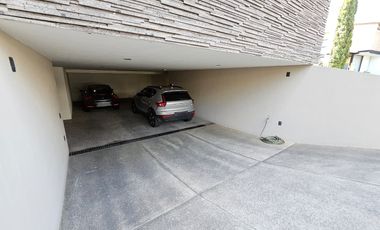 LAS CAÑADAS CASA EN VENTA SEMINUEVA EN COTO LA PRADERA CON ACABADOS DE LUJO