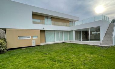 Rumenco, casa 5 ambientes. Dos plantas. Barrio Cerrado.