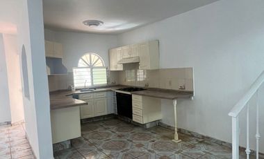 HERMOSA CASA EN VENTA JARDINES DEL VALLE EN ZAPOPAN
