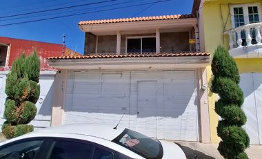 SE VENDE CASA A PIE DE CALLE A SOLO 10 MINUTOS DE PLAZA CENTRO SUR, COL GUADALUPE HIDALGO
