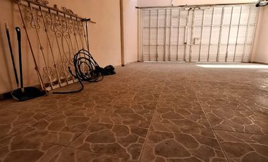 SE VENDE CASA A PIE DE CALLE A SOLO 10 MINUTOS DE PLAZA CENTRO SUR, COL GUADALUPE HIDALGO