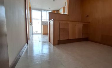 SE VENDE CASA A PIE DE CALLE A SOLO 10 MINUTOS DE PLAZA CENTRO SUR, COL GUADALUPE HIDALGO