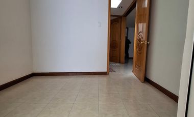 SE VENDE CASA A PIE DE CALLE A SOLO 10 MINUTOS DE PLAZA CENTRO SUR, COL GUADALUPE HIDALGO