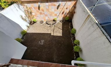 SE VENDE CASA A PIE DE CALLE A SOLO 10 MINUTOS DE PLAZA CENTRO SUR, COL GUADALUPE HIDALGO