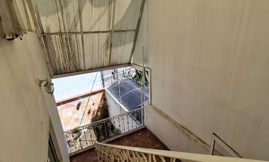 SE VENDE CASA A PIE DE CALLE A SOLO 10 MINUTOS DE PLAZA CENTRO SUR, COL GUADALUPE HIDALGO